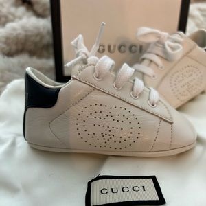 Gucci leather baby sneakers size 18 euro / US size 2